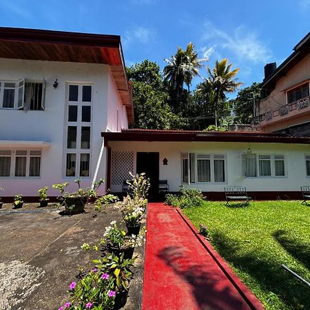 No 06 Veediya Bandara Lane Bahirawakanda Kandy Exterior foto